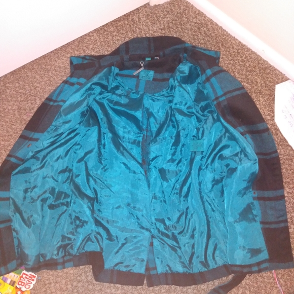 A jacket - Picture 4 of 4